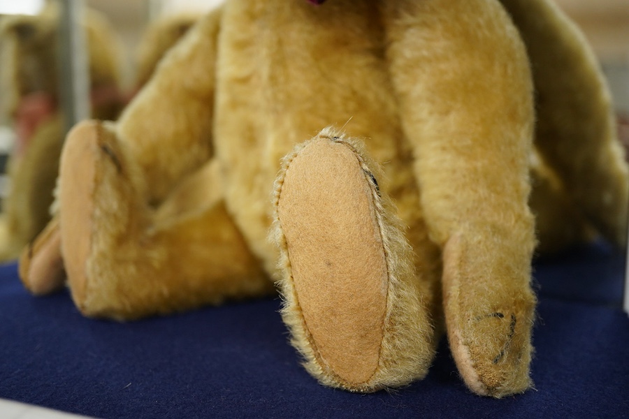 A Steiff teddy bear, c.1906, approx. 33cm long